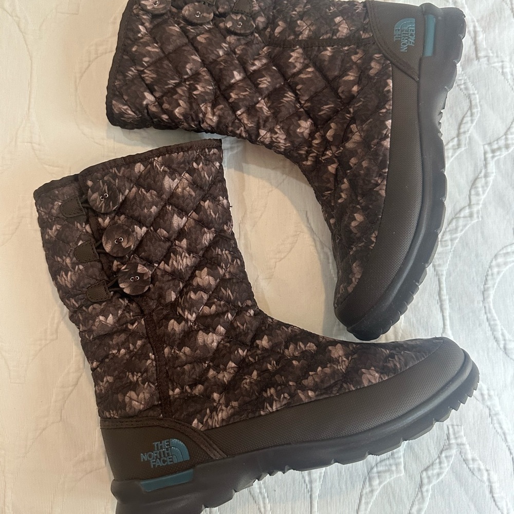 NEW NORTH FACE Women’s Winter Boots Size 9